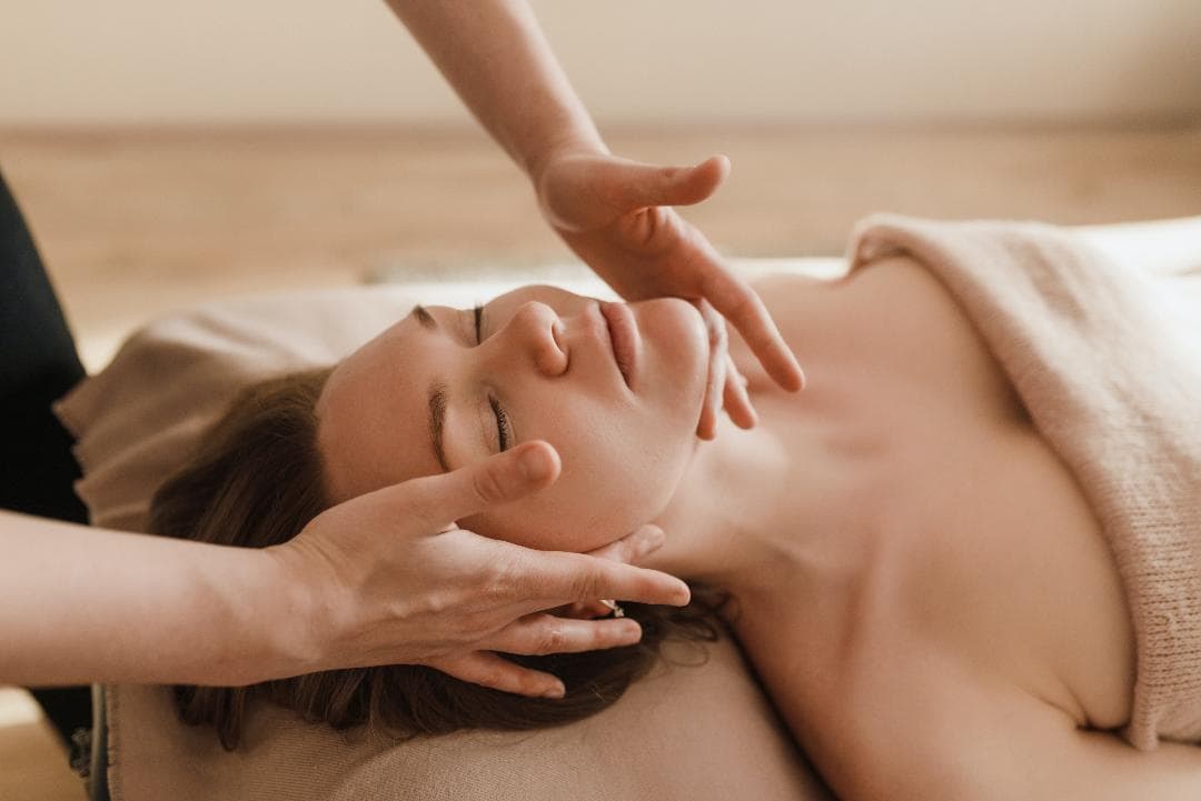 Prestation beaute a domicile realisee dans le calme, une fois l'activite bien organisee